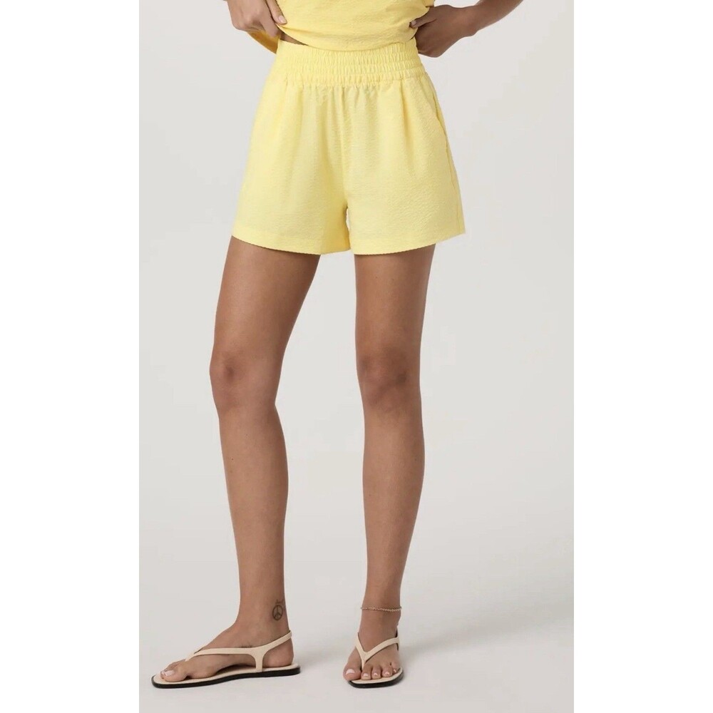 Vuori Women's Villa Textured Short XS Extra Small Sunlight Yellow - VW3082 - EUC
